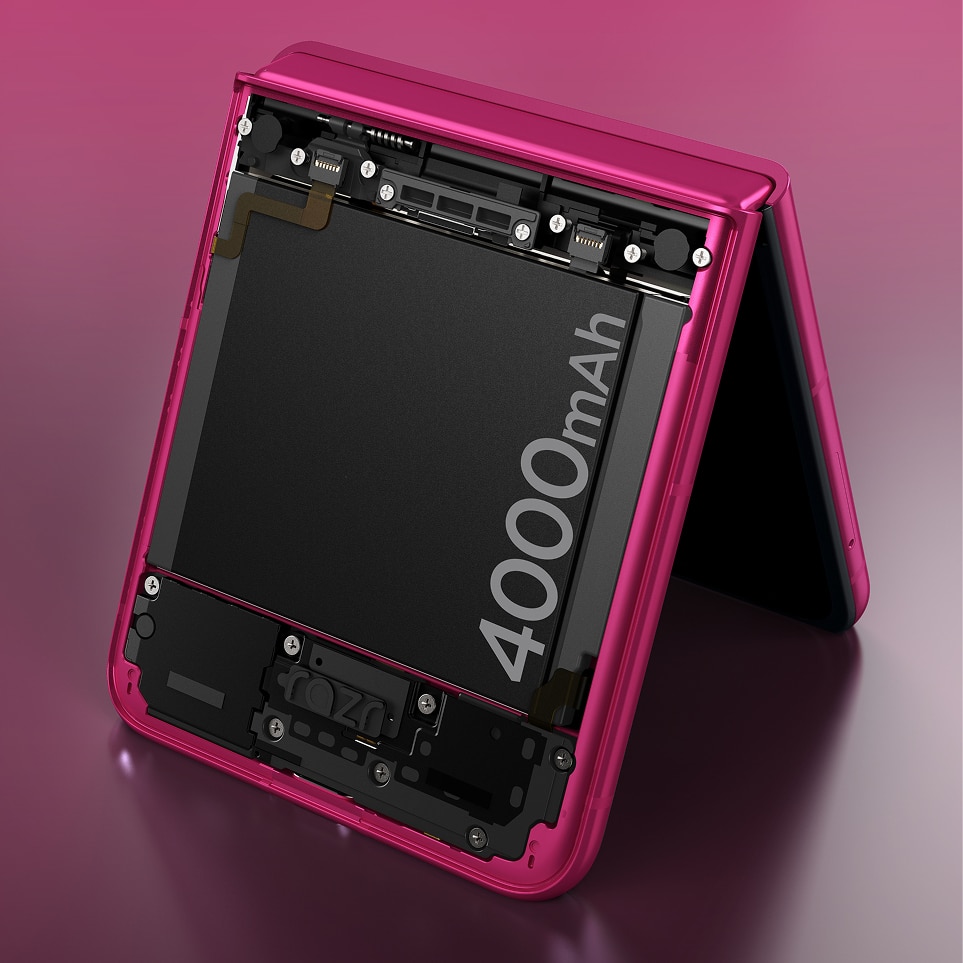 Best Flip Smartphone with AI Features | Motorola Razr+ 2025