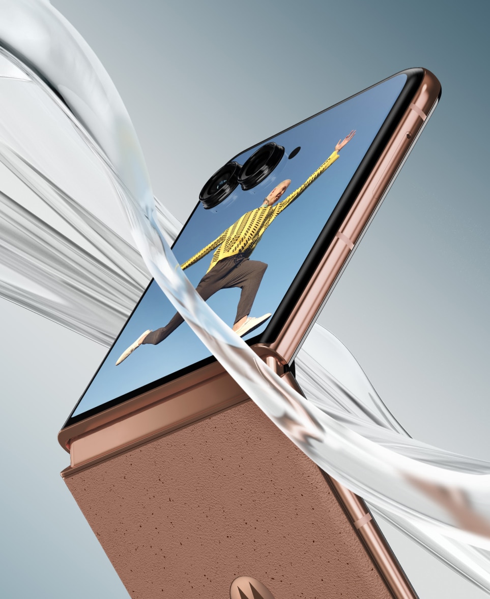 ラズプラス　Raz-plus新規9 Best Flip Smartphone with AI Features | Motorola Razr+ 2025