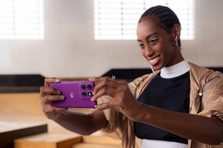 AI機能搭載の理想のカーブディスプレイを見つける | motorola edge 60